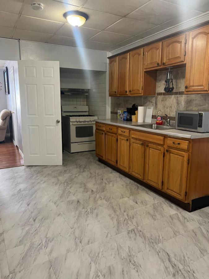 Lovely Three Bedroom Apartment Near Jersey City And Newyork Линден Экстерьер фото